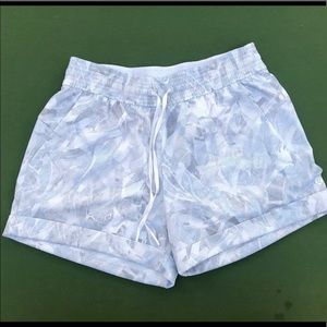 Lululemon shorts perfect condition